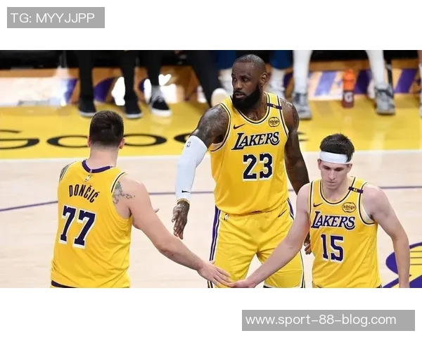 詹姆斯训练强度持续提升尚未完全恢复状态Shams重申球队信心不减